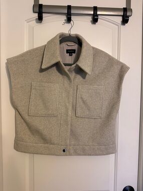 Evereve Light Beige Wool-Blend Cropped Vest with Patch Pockets